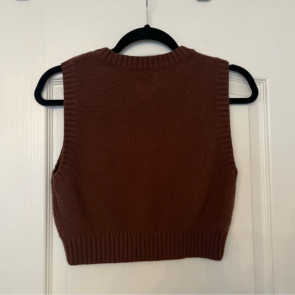 ARITZIA Sunday Best Cropped Crochet Sweater Vest - Picture 3 of 3